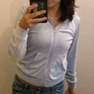 Kofta - En söt babyblå kofta som jag inte använder längre som är i fint skick