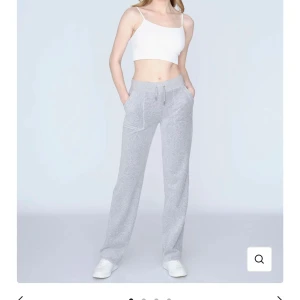 Nya juicy coutore byxor - Helt nya juicy coutore byxor i grå , helt fel fria ! Vill köpa i en annan färg så vill få dem sålt så snabbt som möjligt 💞💞