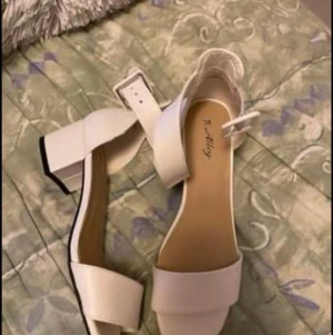 Vita klackar  - Vita klackar 