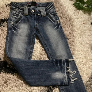  Vintage jeans  -  Super super snygga jeans !!! Som jag älskar! Men tyvärr är den för liten för mig😫.  