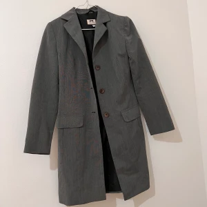 Jacka - Snygg grå kappa 🧥 