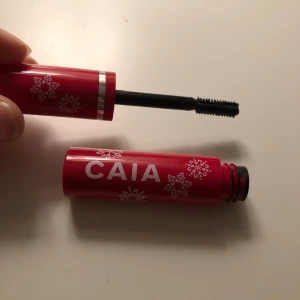 Caia mascara - Caia mascara i mini size! ”Vanz va va volme ”. Endast testad! Så bra! Frakt tillkommer på 13kr