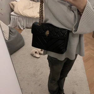 Kurt geiger väska - Svart Kurt geiger väska, passar till allt!