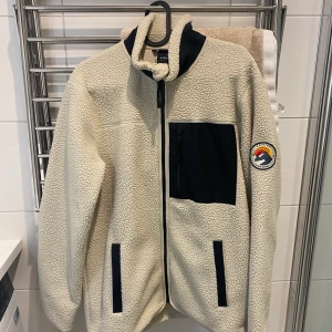 Everest fleece - Everest fleece i strl S herr, köpt i höstas, endast använd fåtal gånger.