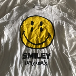 Jätte snygg tshirt ifrån zara  - Andvänd endast en gång i sommar jätte fin och skön och även trendig💗💗💗