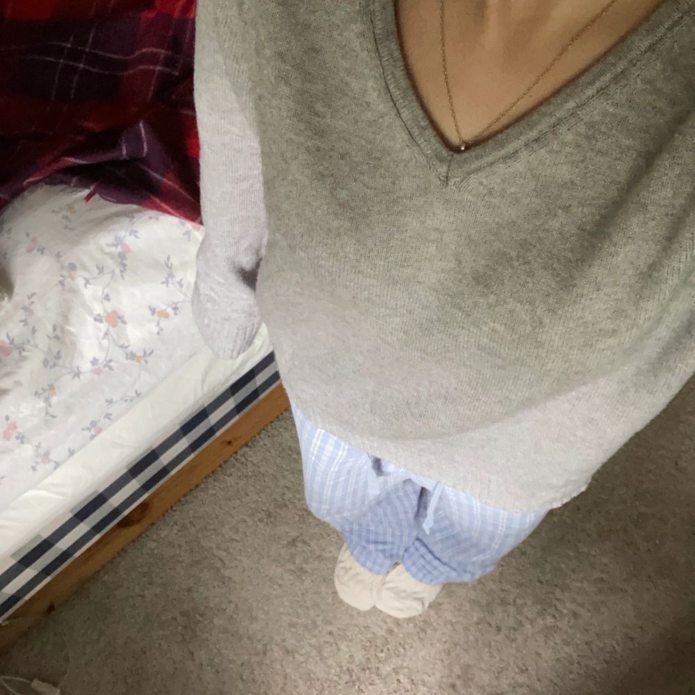 Så fin tjocktröja som jag köpte från salt i våras men märket är vila. Inga defekter och jag har knappt använt den, nypris är 300kr. Skriv till mig för fler bilder eller frågor💗 Kan frakta eller mötas upp i slussen eller Nacka!. Tröjor & Koftor.