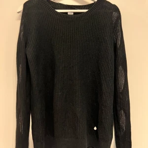 Tröja - tröja med ägare på båda armarna.