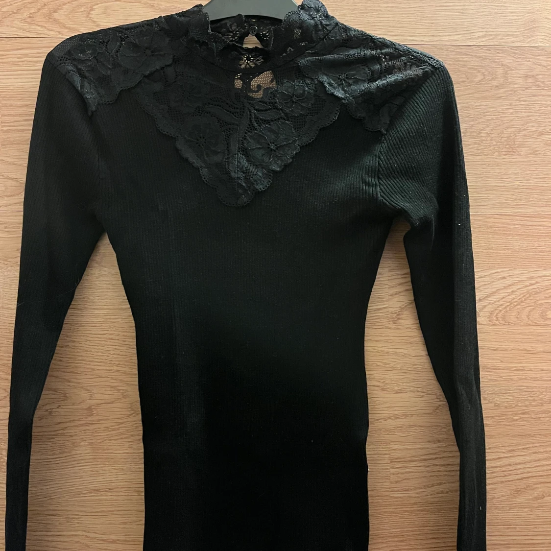 Tröja med spets  - 90