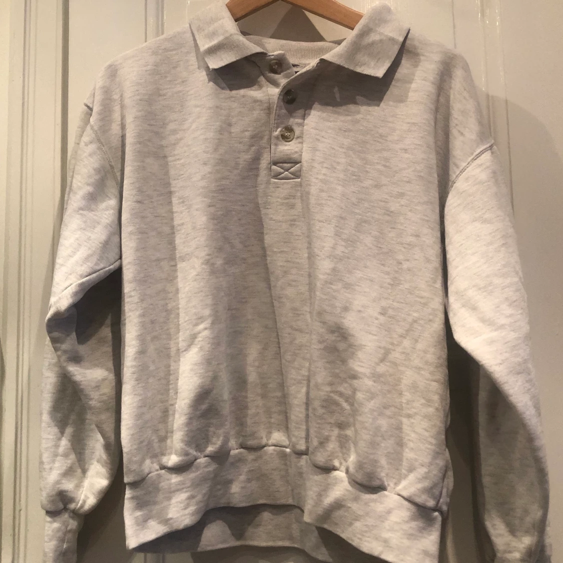 Grå tröja  - 90