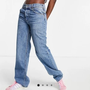Raka jeans - Lågmidjade raka baggy jeans från ASOS  , W30 L32. Aldrig använda