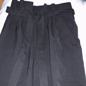 Kostym byxor  - Kostym byxor ifrån bikbok använd endast en gång pågrund av liten storlek väldigt fin passform och design. Frakt tillkommer ❤️