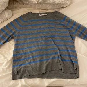 Tröja - Säljer denna populära slutsålda tröjan ifrån zara, budgivning om många är intresserade