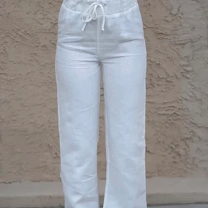 Linne byxor  - Säljer ett par oanvända linne byxor i storlek xs säljer pågrund av att dom är för långa. Dom är slut sålda överqllt
