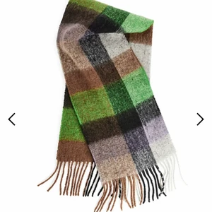 Arket halsduk - Så fin acne-liknande halsduk från arket! Aldrig använd prislapp kvar, nypris 790kr💕