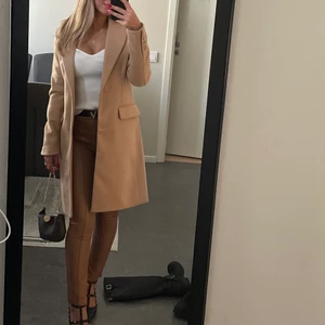 Beige kappa - Säljer en beige kappa i storlek xs. Skriv för fler bilder. Priset går att diskutera 