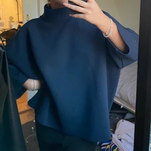 Sweater - Snygg sweatshirt från Carin Wester, storlek L men sitter fint oversized på mig som är S-M