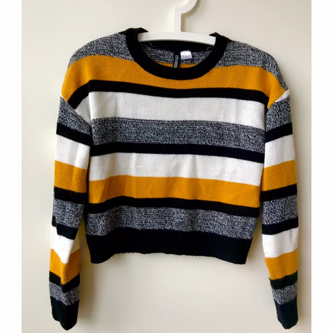 Randig stickad tröja, storlek XS