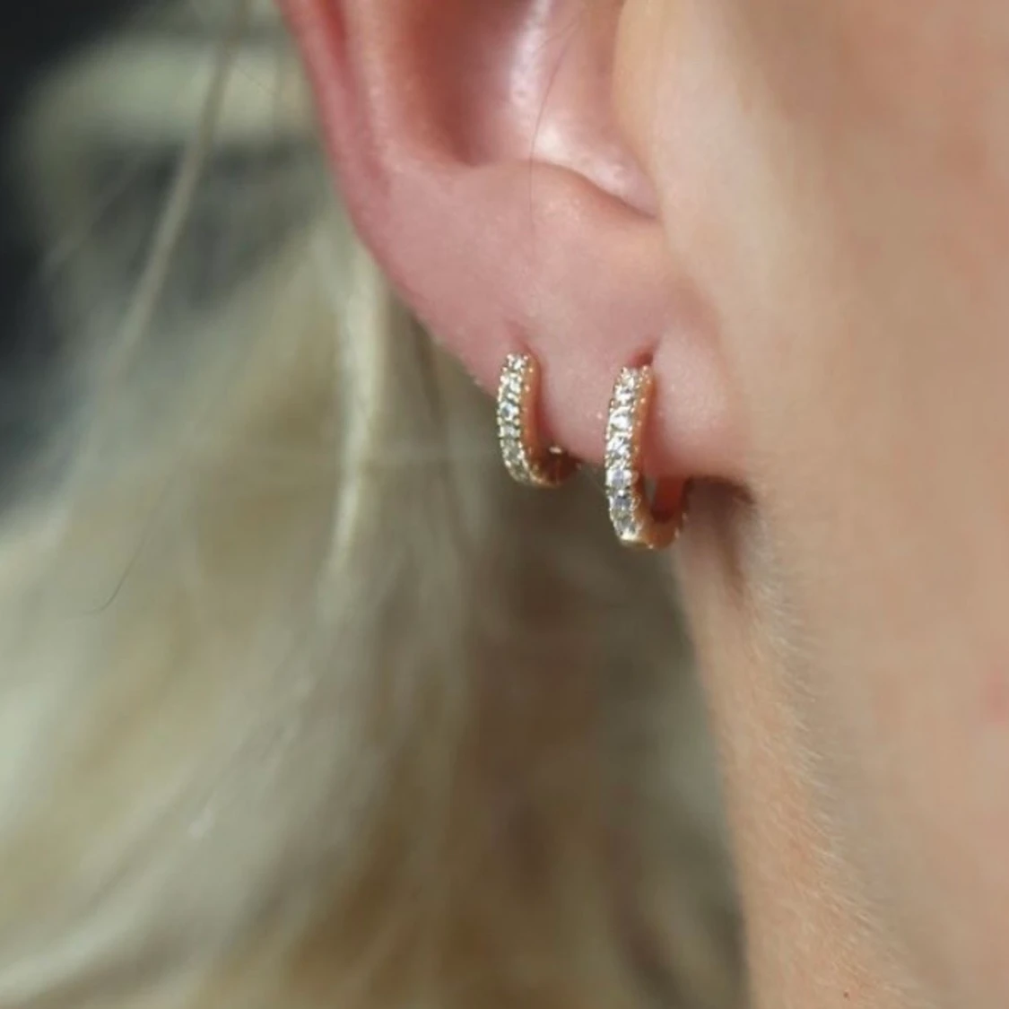 Örhängen med stenar - se beskrivning 