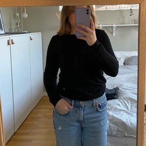 Fin stickad tröja - Så mjuk och skön tröja från Vila som tyvärr blivit för tajt i ärmarna. 