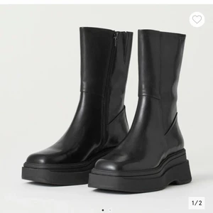 Boots  - Säljer mina oanvända boots/ stövlar som har en klack på ca 2-3 cm. För små för mig och därför säljer jag de! Köpta för 1 595kr, säljer för 1 000kr + frakt. Om flera är intresserade blir det budgivning! Hör av er om ni har frågor😊❤️