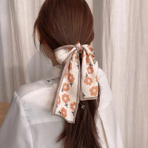 Hårband!!! - Jättesnyggt hårband!! Aldrig använt. Säljes för 45kr + 11kr (frakt)💕