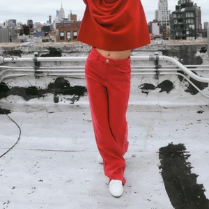 Zara jeans  - Oanvända röda mid rise zara jeans!! Riktigt snygga i storlek 38❤️❤️❤️