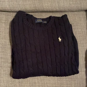 Tröja  - Säljer denna tröjan i super bra skick skriv för fler frågor eller bidlef❤️❤️