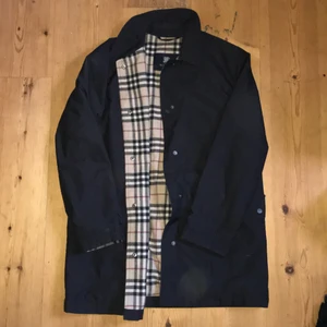 Jacka frn Burberry  - Asball jacka/kappa från Burberry