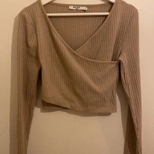 topp - Säljer denna topp från Nakd i storlek M. Inte mycket använda så bra skick. Köparen står för frakten.