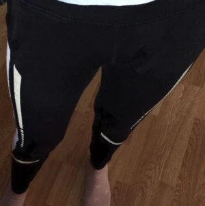 Träningsleggings - Super bekväma leggings som är lite lösa på mig. Passar troligen perfekt på någon med s/m