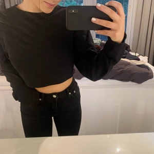 Tröja - Svart Croppad tröja. ✨🔥