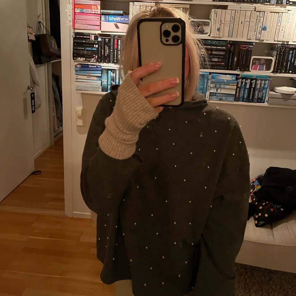 Hoodie från zara . Tröjor & Koftor.