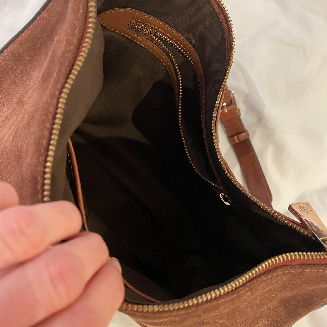 Morris handväska mocka  - 91