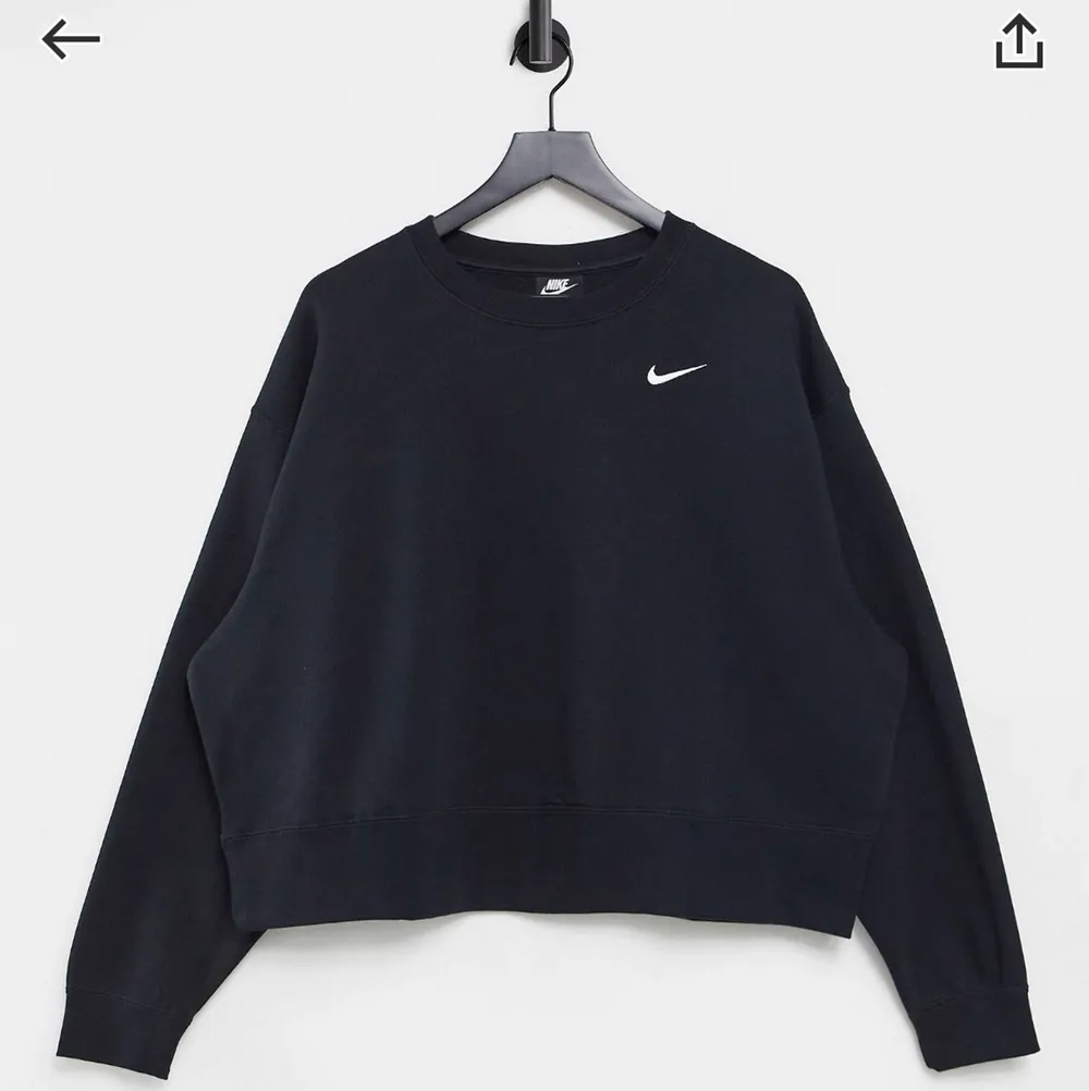 Nike sweatshirt cropped/oversized passform. Storlek L. Rök- och djurfritt hem.  . Hoodies.