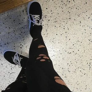 Emo strumpbyxor - Strumpbyxor med hål i väldigt sköna har använt dom 1 elle 2 gånger skriv om ni vill ha fler gånger