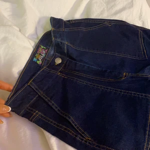 Raka jeans - Raka jeans i superfint skick, midjemått: 78cm, innebensmått: 82cm🤍