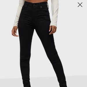 Levi’s jeans - Mile high super skinny jeans från Levis. Använda med gott skick, storlek 25