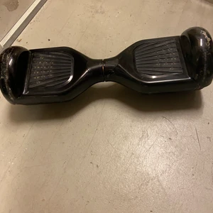 En svart have a bored - En svart have bored som jag säljer , det finns lite repor o låter lite laddare kommer med säljer den för 1000 o vill helst att köparen bor i Sthlm så jag slipper frakta den eftersom frakten kommer va finska mycket för den som betal❤️