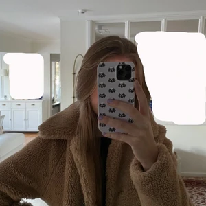 Teddy jacka - Teddy jacka i väldigt fint skick. Jackan är ifrån märket only. Köpt förra året och är sparsamt använd.🥰