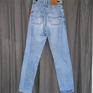 Vintage 90s DAVY’S mom jeans high waist - Snygga 90s jeans som inte passar mig längre. High waist. 100% bomull. mått, midja: ca 72 stuss: 98 cm beninnerlängd: 76 cm grenlängd: 30 cm 