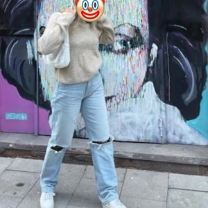 Jeans - Säljer dessa snygga jeansen ifrån gina, köpte dem i för stor storlek så är väldigt stora för mig!