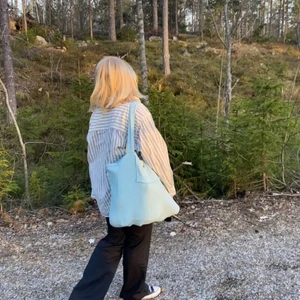 oversize skjorta - Skjorta i stl L, bra skick (kontakta för mer info)