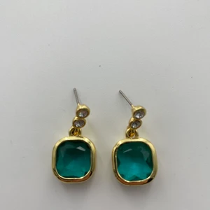 Green earrings  - Safir örhängen med guld detaljer och stenar 💚