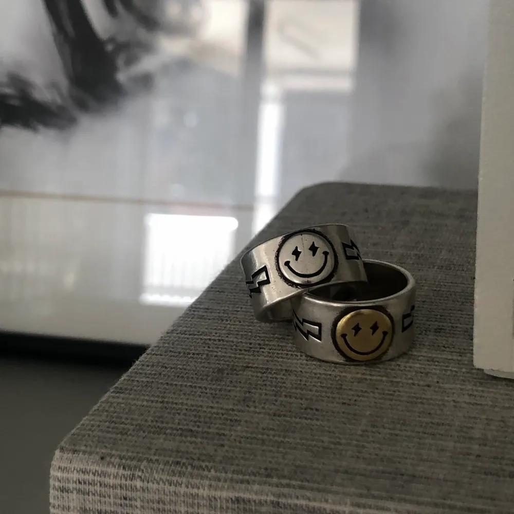 Ring ”elli” från mitt egna företag @jewelrybijoux_ finns nu att köpa även på Plick, ringen är i sterling silver och är justerbar⚡️🤍🤩. Accessoarer.