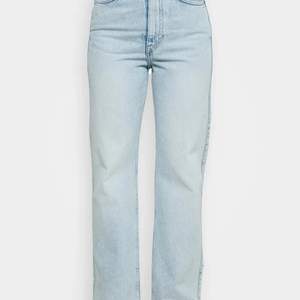 Jeans från weekday i modellen ”Rowe extra high straight jeans”. Superfina och bra skick! 