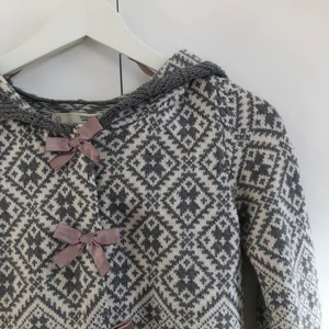 Odd Molly kofta - Odd Molly kofta i storlek 0 (XS-S)! Använd endast två gånger, så den är i fint skick! ✨                                      Köparen står för frakten!