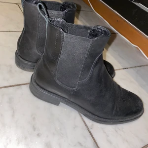 Höst skor/boots - Jättefina svarta höst boots låga perfekta för vinter/hösten/våren. DM för fler bilder & intresse ❤️