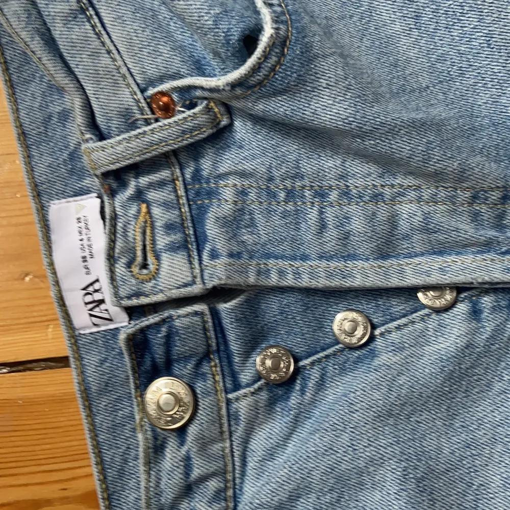 Zara jeans som jag ej använder, ganska små i storleken🤍. Jeans & Byxor.