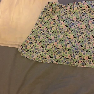 Ginatricot  - Säljer två as snygga kjolar ifrån Gina storlek S/36 säljer dom separat 