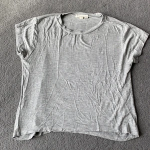 Skön topp med tryck stl S - Tunn och skön topp med tryck på baksidan. Stl S. Djur- och rökfritt hem